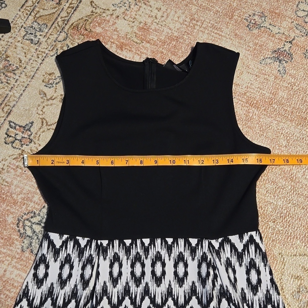 Cynthia Rowley Black and White Stretchy Full Back Zip Dress - Size M - Picture 9 of 11